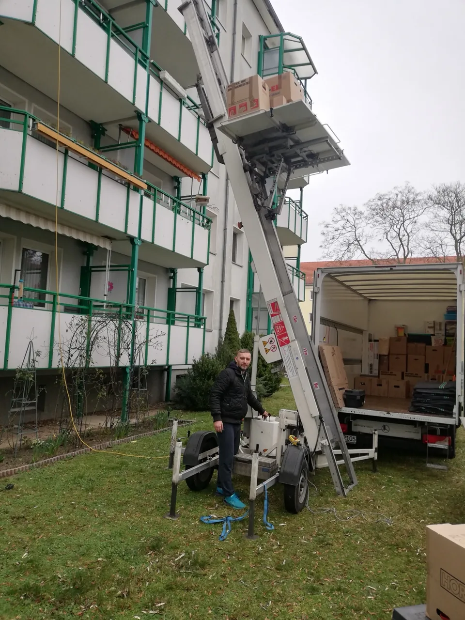 Unser Möbellift im Einsatz – Ansicht 9