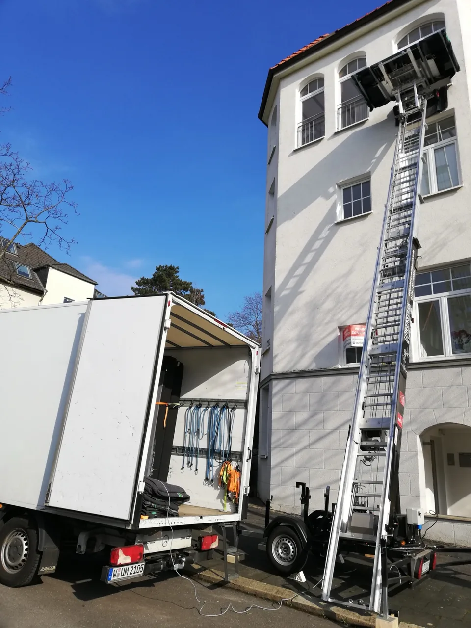 Unser Möbellift im Einsatz – Ansicht 5
