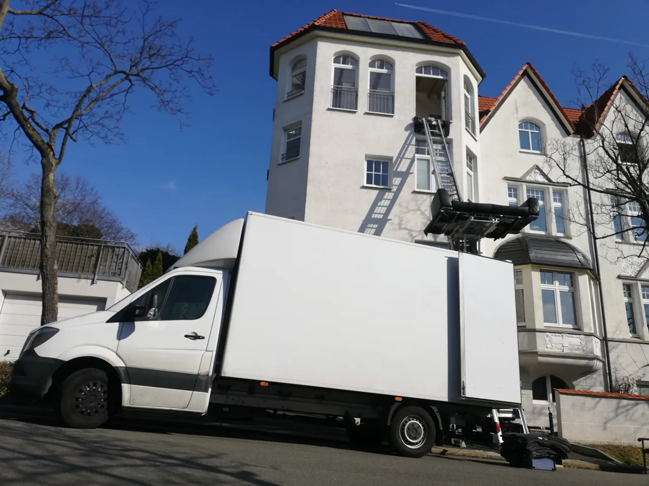 Unser Transporter bei einem Umzug – Ansicht 2