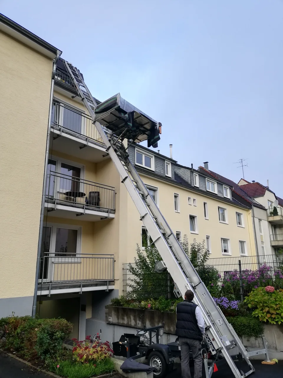 Unser Möbellift im Einsatz – Ansicht 2