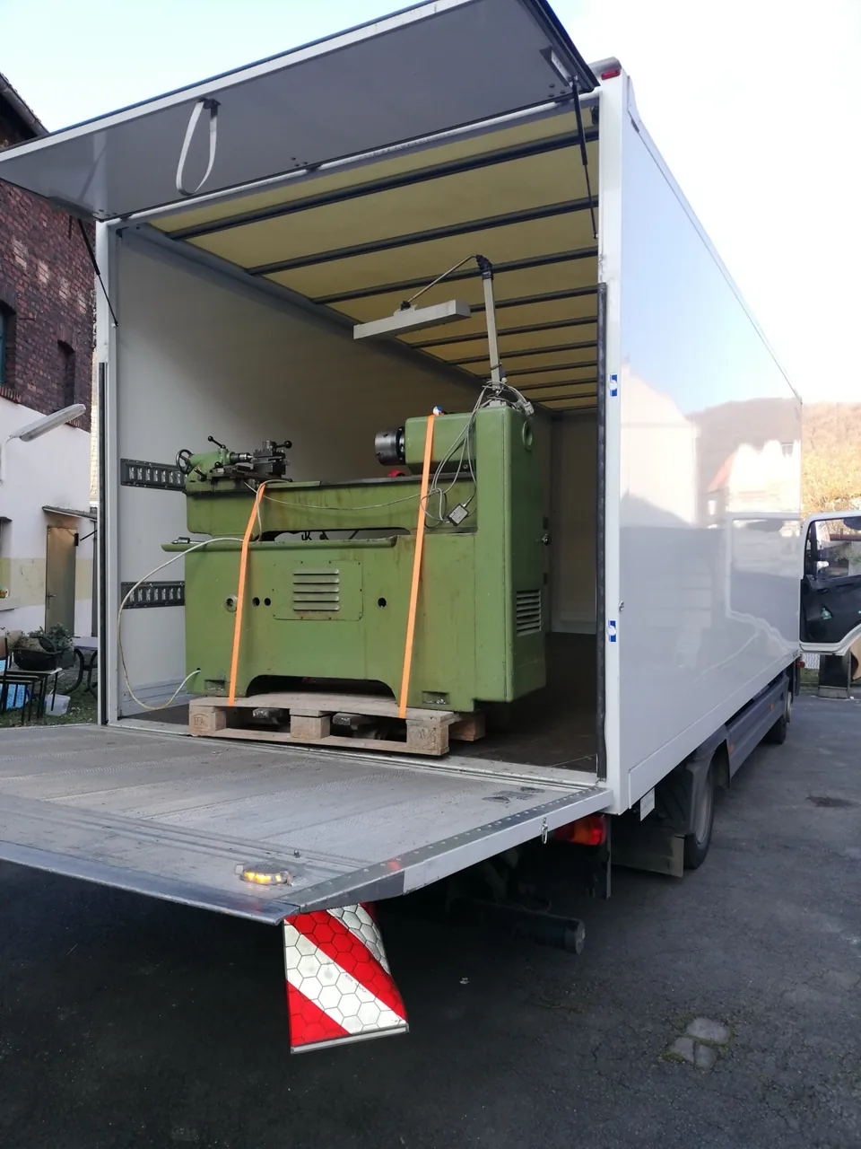 Laderaum und gesicherte Transportladung – Ansicht 3