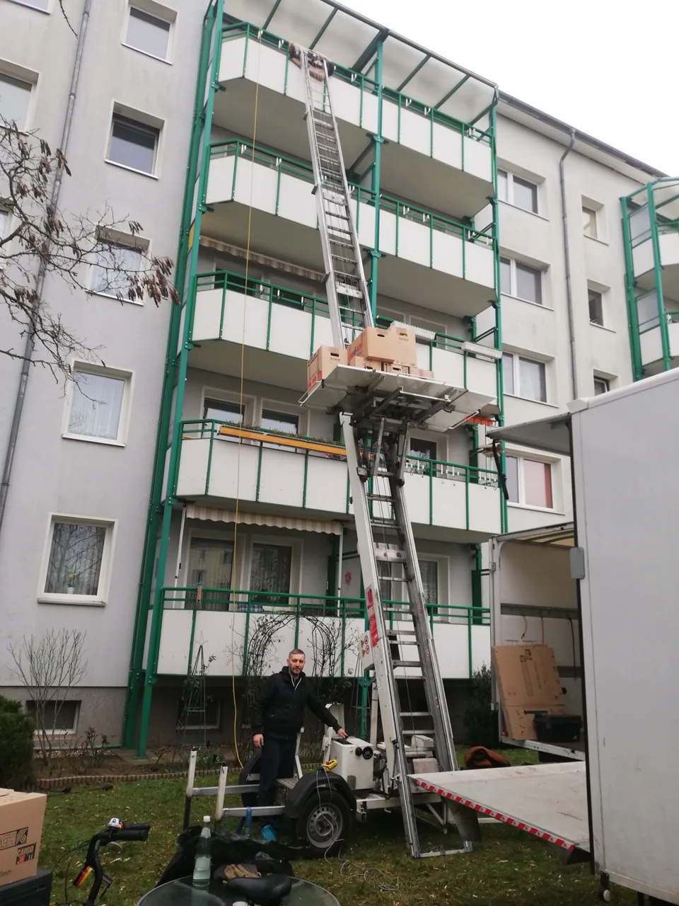 Unser Möbellift im Einsatz – Ansicht 10