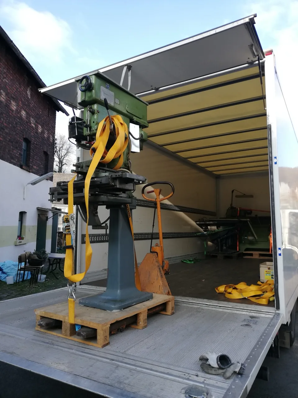 Verladung und Transport schwerer Geräte – Ansicht 4