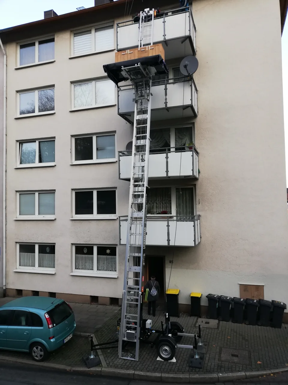 Unser Möbellift im Einsatz – Ansicht 6