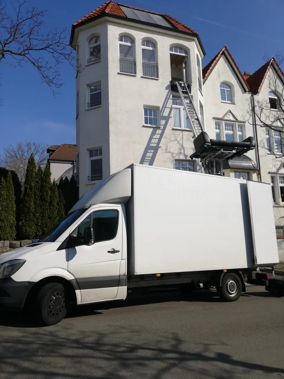Unser Transporter bei einem Umzug – Ansicht 1