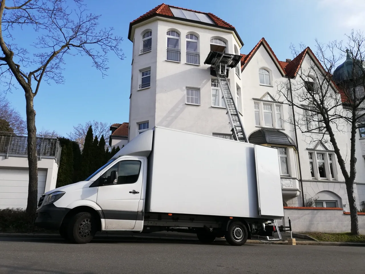 Unser Transporter bei einem Umzug – Ansicht 4